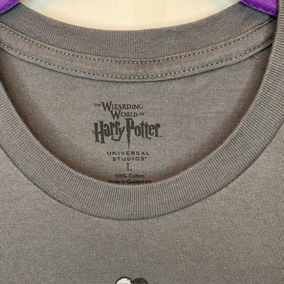 Harry Potter Hogwarts Crest T-shirt Sz L from universal Studios Gray EUC - Picture 4 of 9